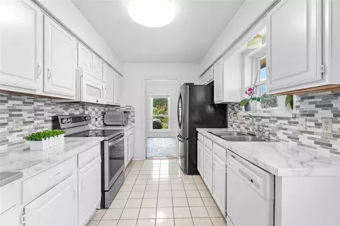 3106 Afton Dr, Carrollton, TX 75007