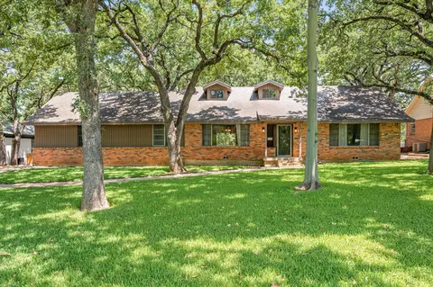 1717 Tierney Rd, Fort Worth, TX 76112