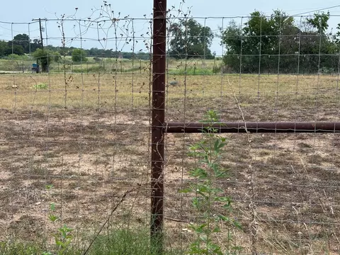 522 S 5th St, Alvarado, TX 76009