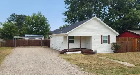 410 E Spruce St, Whitewright, TX 75491