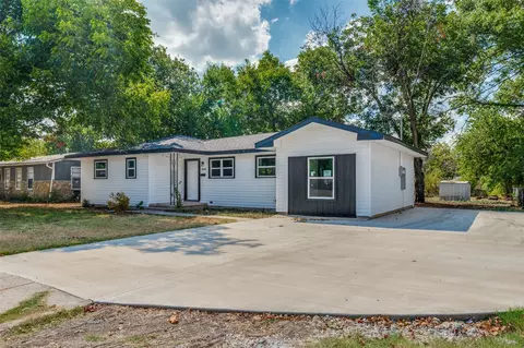 608 Mercedes St, Benbrook, TX 76126