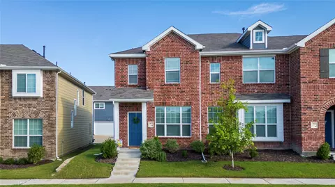 3933 Hometown Blvd, Heartland, TX 75126