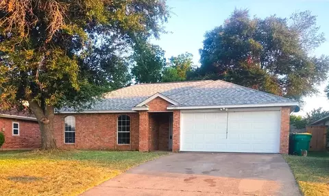 681 Honeysuckle Ln, Cedar Hill, TX 75104