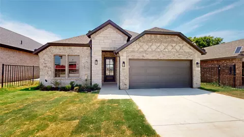1909 Galveston St, Grand Prairie, TX 75051
