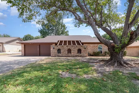 729 Toni Dr, Hurst, TX 76054