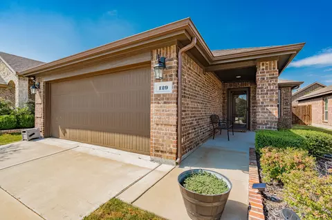 129 Morgan Dr, Red Oak, TX 75154