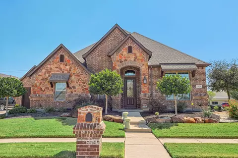 7820 Sevenoaks Dr, North Richland Hills, TX 76182