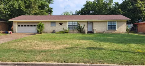 633 Pampa St, Sulphur Springs, TX 75482