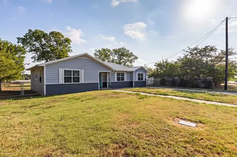 609 E Pine St, West, TX 76691 photo 5