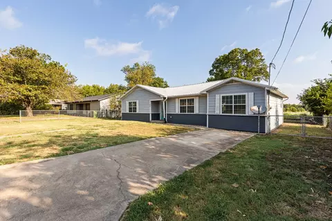609 E Pine St, West, TX 76691 photo 3