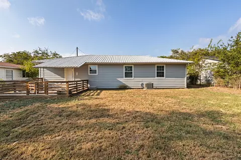 609 E Pine St, West, TX 76691 photo 9