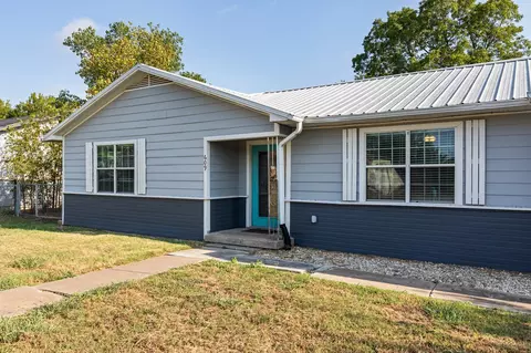 609 E Pine St, West, TX 76691 photo 4