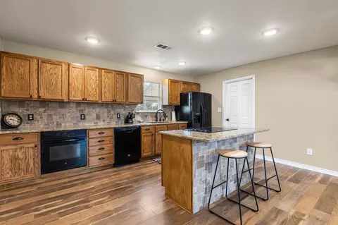 609 E Pine St, West, TX 76691 photo 19