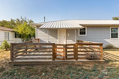 609 E Pine St, West, TX 76691 photo 12