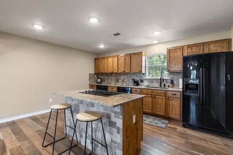 609 E Pine St, West, TX 76691 photo 22