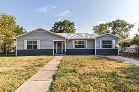 609 E Pine St, West, TX 76691