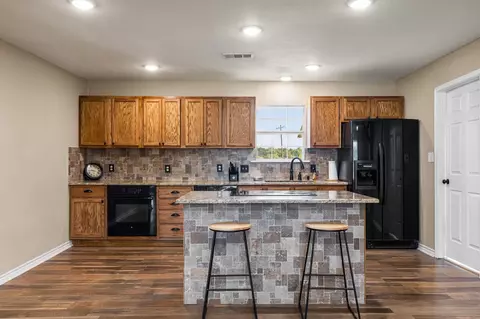 609 E Pine St, West, TX 76691 photo 18
