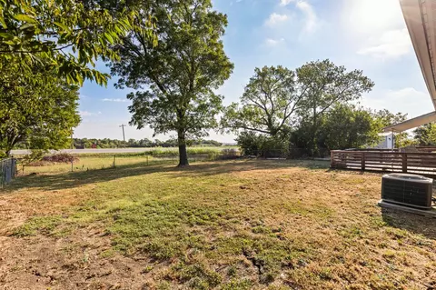 609 E Pine St, West, TX 76691 photo 11