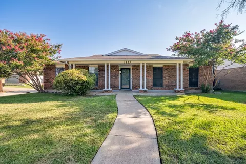 1823 Tree Line Dr, Carrollton, TX 75007
