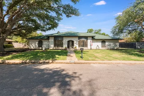 4304 French Lake Dr, Fort Worth, TX 76133