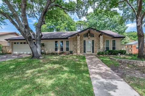 408 Circleview Dr S, Hurst, TX 76054