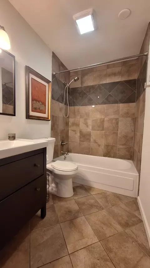 Bath - 890 E Riverside Dr, Grapevine, TX 76051 photo 2 of 4