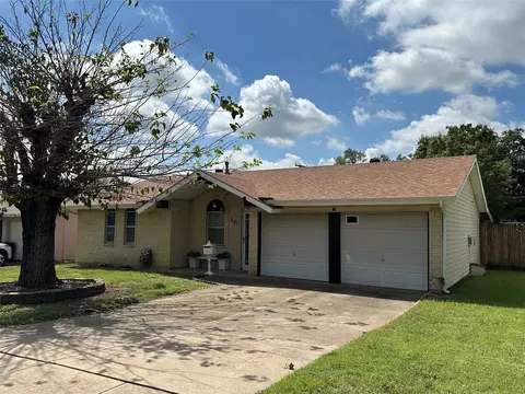 621 Newton Dr NW, Burleson, TX 76028