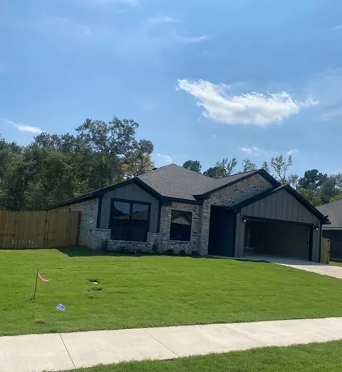 16118 Crossing Cir, Lindale, TX 75771
