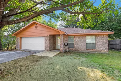 904 Renfro Dr, White Settlement, TX 76108