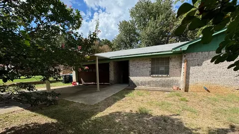 38 Circle Dr, Denison, TX 75021