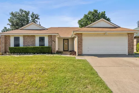 813 Bentle St, Cedar Hill, TX 75104