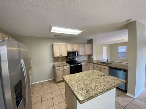 Kitchen - 400 Pointer Pl, Arlington, TX 76002 photo 1 of 1