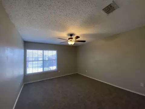 Living - 400 Pointer Pl, Arlington, TX 76002 photo 4 of 7