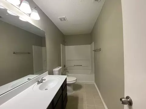 Bath - 400 Pointer Pl, Arlington, TX 76002 photo 2 of 3