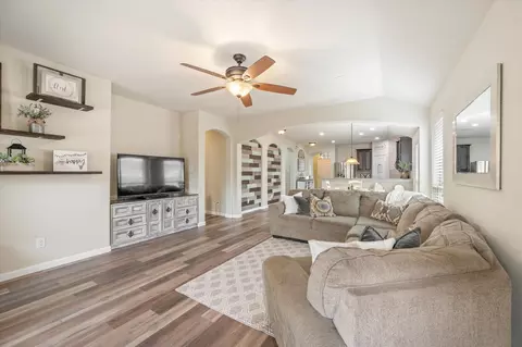10525 Turning Leaf Trl, Fort Worth, TX 76131