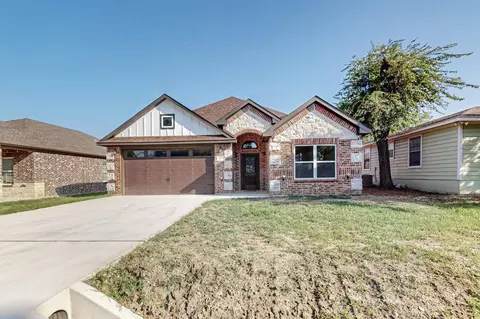 411 Rushing St, Ennis, TX 75119
