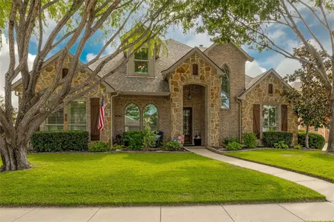 8340 Valley Oaks Dr, North Richland Hills, TX 76182