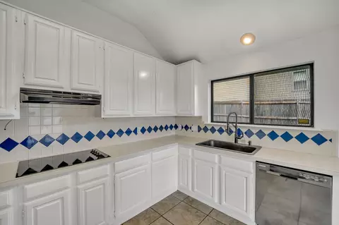 513 Cecil Ln, Euless, TX 76039 photo 13