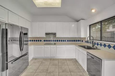 513 Cecil Ln, Euless, TX 76039 photo 12