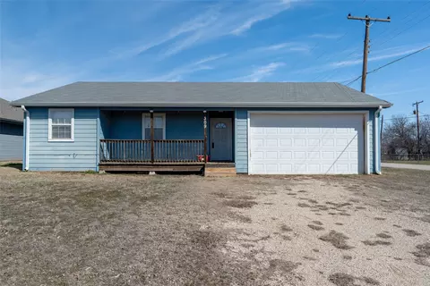 309 S Cedar St, Holliday, TX 76366