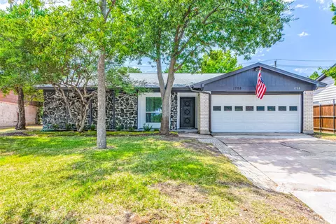 1708 Yorktown Dr, Arlington, TX 76014