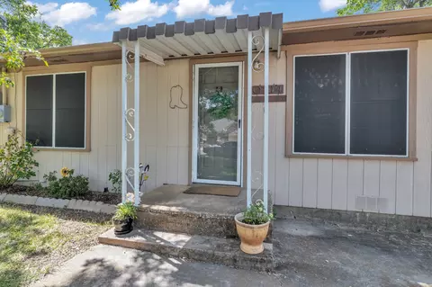 104 Grayson St, Pottsboro, TX 75076