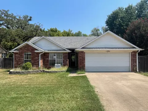 1021 Oak Ridge Dr, Denison, TX 75020