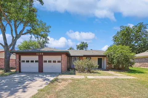 1200 Tobie Layne St, Benbrook, TX 76126