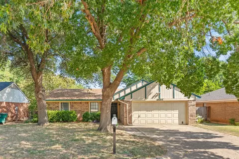 1832 Heidelberg Dr, Fort Worth, TX 76134