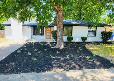 125 W Cherry Point Dr, Dallas, TX 75232