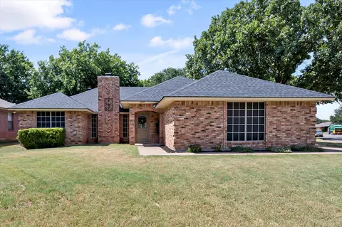 3700 Fairhaven Dr, Fort Worth, TX 76123