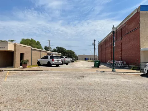 104 S Keechi St, Fairfield, TX 75840