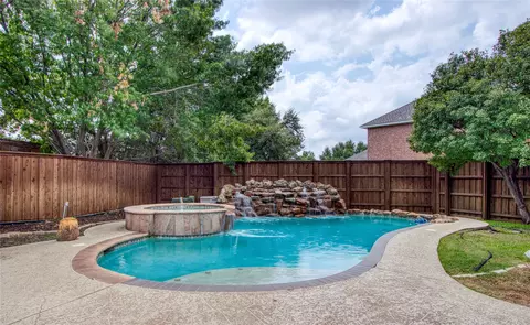 6300 High Cliff Dr, The Colony, TX 75056