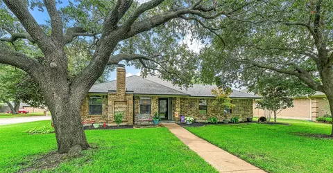 6420 Blake Ct, North Richland Hills, TX 76182